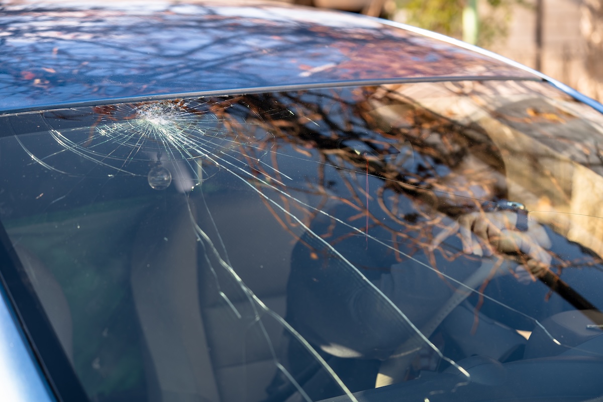 Riparare cristallo auto: cosa fare quando è scheggiato?